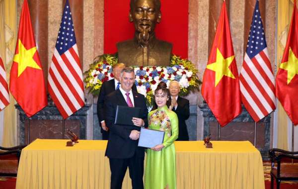 Dấu ấn đặc biệt của nữ tỷ phú Việt trong chuyến đi TT Trump tới Việt Nam