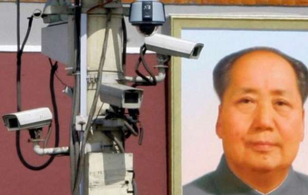 Hết đánh giá công dân, theo dõi tù nhân, giờ đây Trung Quốc còn giám sát cả công nhân vệ sinh bằng vòng đeo GPS