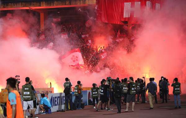 Vòng 6 V-League: CĐV Hải Phòng làm loạn, HAGL lại thua