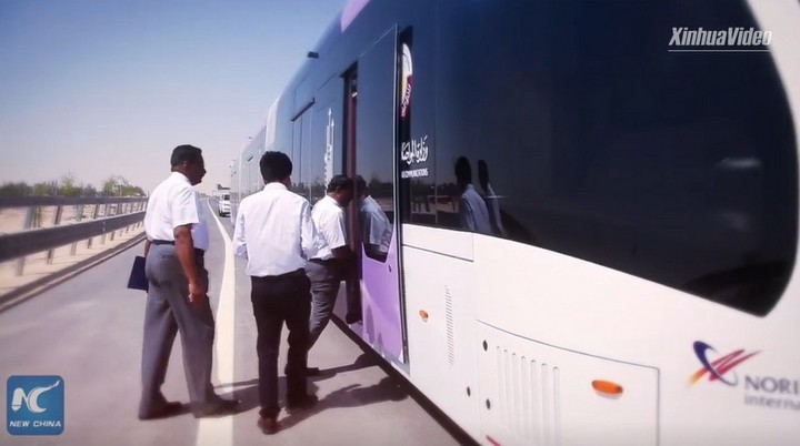 Trung Quốc thử nghiệm xe buýt lai tàu điện trên đường phố Qatar, sẵn sàng đón du khách tới tham dự World Cup 2022 - Ảnh 3.