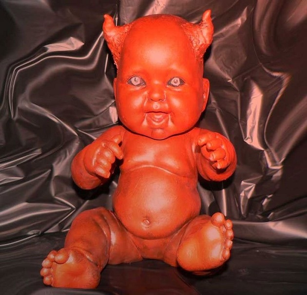 Búp bê Devil Baby