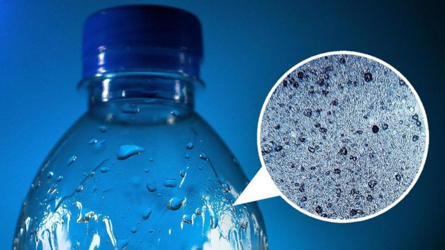 90% nước đóng chai chứa hạt vi nhựa, gây nguy hại cho sức khỏe ra sao?