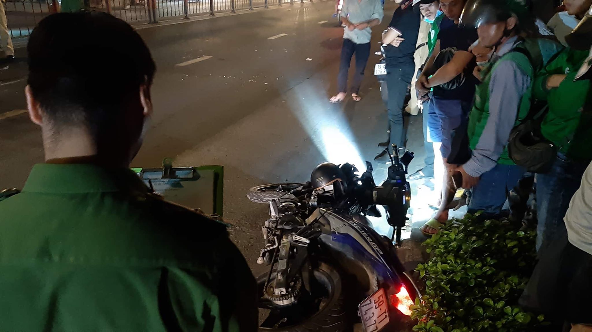 2 thanh niên tông trục bơm bê tông đỗ giữa đường Sài Gòn chết tại chỗ