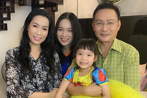 Chồng đại gia lý tưởng của Á hậu Việt 1994 tặng sinh nhật vợ cả biệt thự