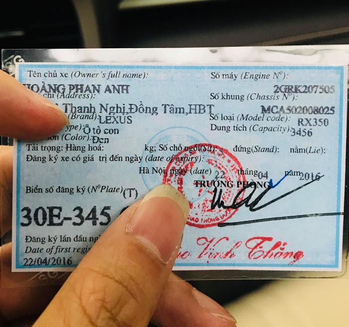 MC Phan Anh bán ô tô 3,3 tỷ, khẳng định không dùng tiền từ thiện mua xe