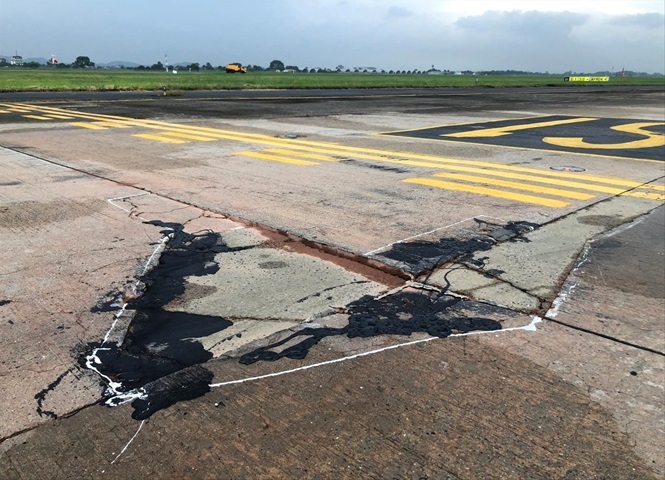 Hai sân bay lớn nhất Việt Nam nguy cơ phải đóng cửa, có tiền không được sửa