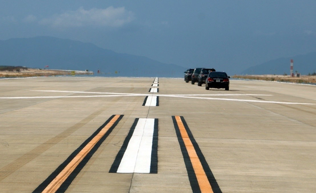 Dốc gần 2.000 tỷ xây đường băng sân bay rồi… 