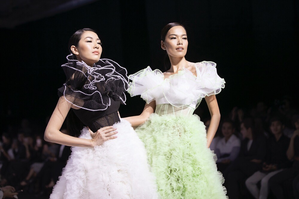Thuý Vân, Hương Ly nổi bật trong show thời trang HH Hoàn vũ VN 2019