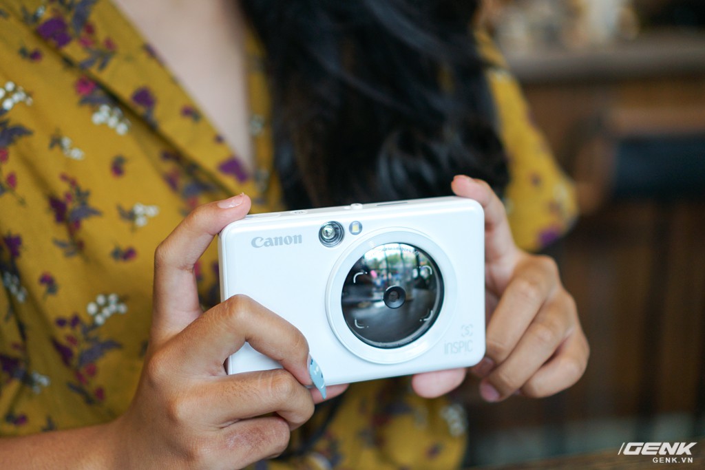 Dùng thử máy chụp in ảnh liền đầu tiên của Canon: gọn nhẹ, thời trang, kết nối được với smartphone để in thêm ảnh - Ảnh 2.