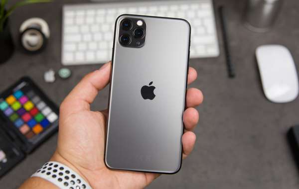 Giá iPhone 11 chạm đáy tại Việt Nam, 13 triệu đã có thể mua