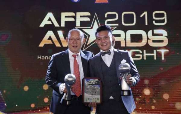 Thầy Park chia sẻ xúc động khi nhận AFF Awards 2019