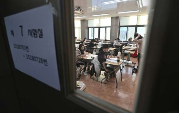 Cả Hàn Quốc “im lặng” trong ngày hàng trăm ngàn học sinh thi đại học