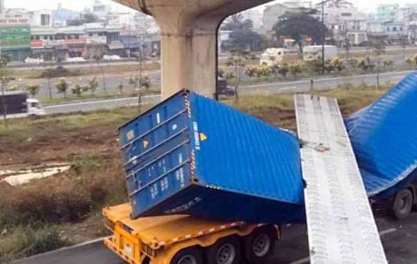 Vụ xe container đâm sập dầm cầu ở Sài Gòn: Tĩnh không không đảm bảo, ai bồi thường cho tài xế?