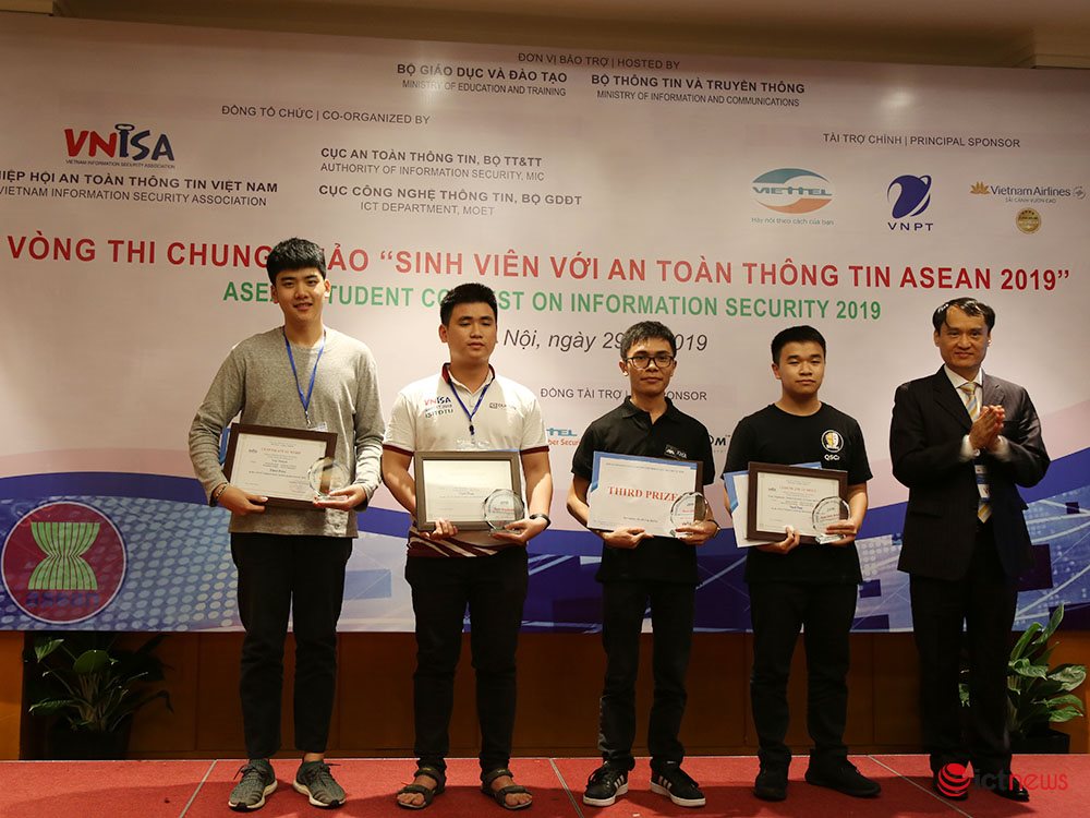 Sinh viên Đại học Công nghệ đoạt ngôi Vô địch cuộc thi 