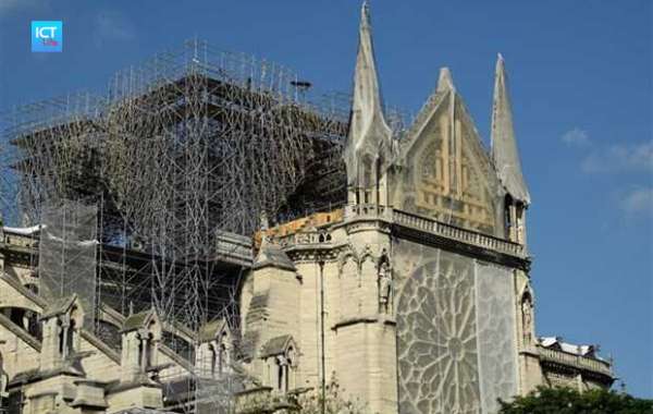 Lần đầu tiên trong 200 năm Nhà thờ Đức Bà Paris không cử hành Thánh lễ