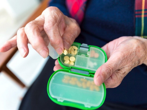 Nỗ lực hạn chế sử dụng nhiều thuốc ở người cao tuổi