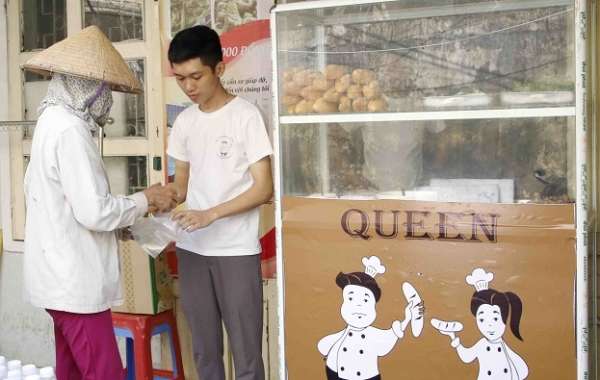 Ông chủ 27 tuổi mở quán bánh 0 đồng, nhận 200 nụ cười mỗi ngày