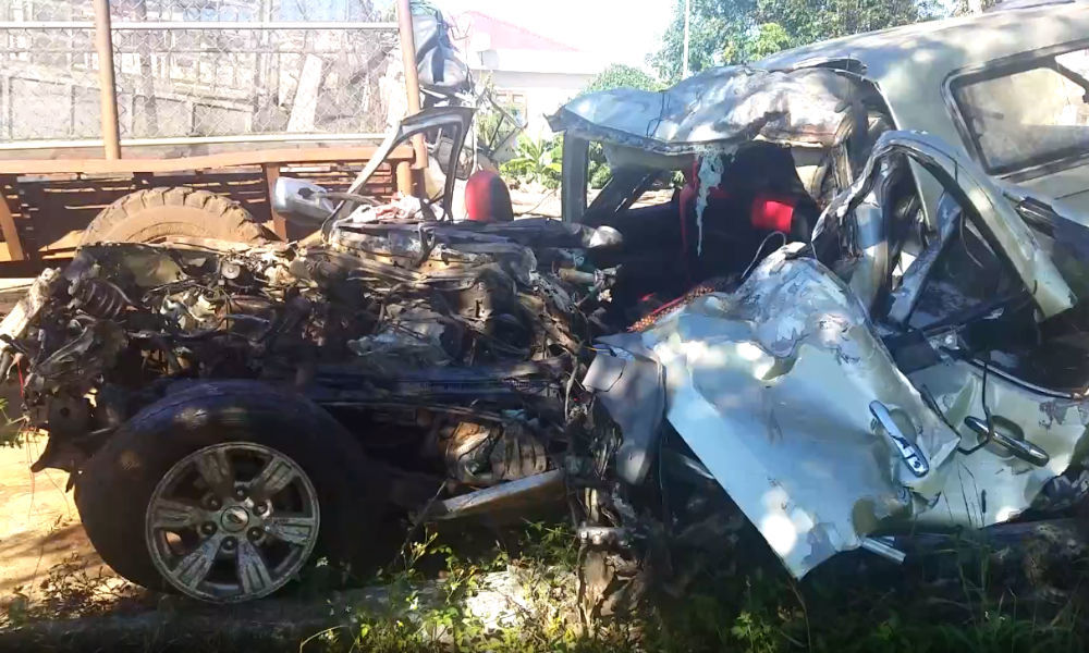 Xe bán tải đấu đầu ô tô tải, 3 người chết ở Gia Lai