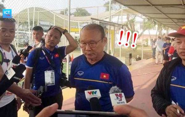 Thầy Park yêu cầu phóng viên 'giữ kín miệng', không tiết lộ đội hình của U22 Việt Nam