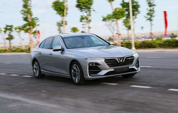 Tỷ phú Phạm Nhật Vượng bán 17.200 ô tô VinFast, sắp ra mắt mẫu SUV hiệu suất cao Lux V8 và ô tô điện