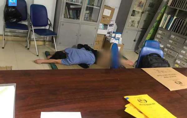 Xôn xao thông tin 'nam bác sỹ không mặc quần dài ôm nữ sinh viên ngủ trong ca trực'
