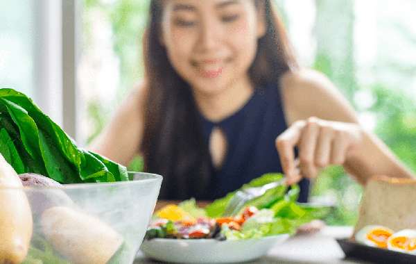 7 bí quyết giúp ăn uống thả ga ngày Tết mà không tăng cân