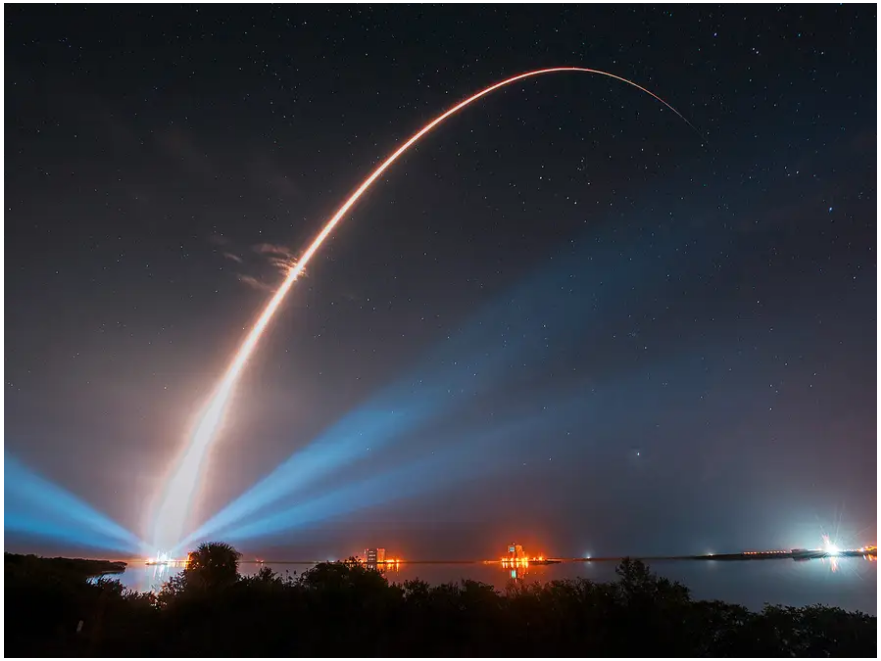 Giấy phép cho SpaceX phóng hàng trăm vệ tinh internet đã vi phạm pháp luật? - Ảnh 4.