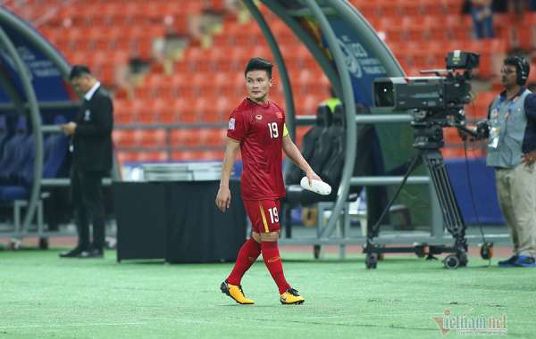 Hà Nội FC bận tối mắt, Quang Hải vẫn nghỉ tết sớm