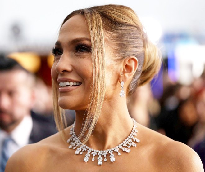 Jennifer Lopez đeo trang sức hơn 200 tỷ đi sự kiện làm dân tình choáng váng