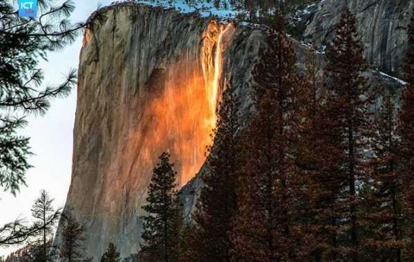 Lạ lùng thác nước rực cháy trông như nham thạch đang chảy xuống