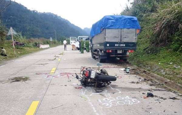 Va chạm với xe tải, 2 vợ chồng người Đức tử vong ở Quảng Nam