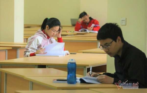 Sinh viên ĐH Ngoại thương ở Hà Nội không nghỉ, được học từ xa