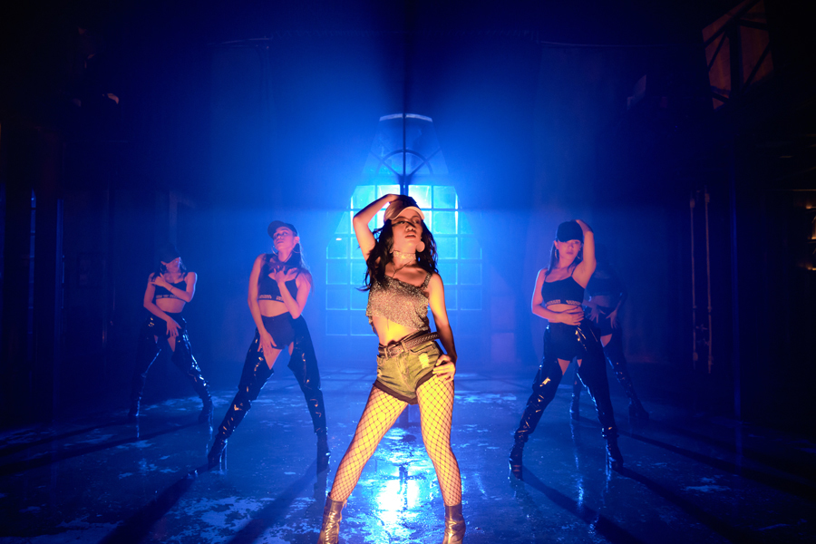Á quân The Voice khoe vũ đạo bốc lửa trong MV đầu tay ra mắt dịp Valentine