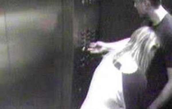 Lộ ảnh Amber Heard âu yếm tỷ phú ở thang máy khi còn là vợ Johnny Depp