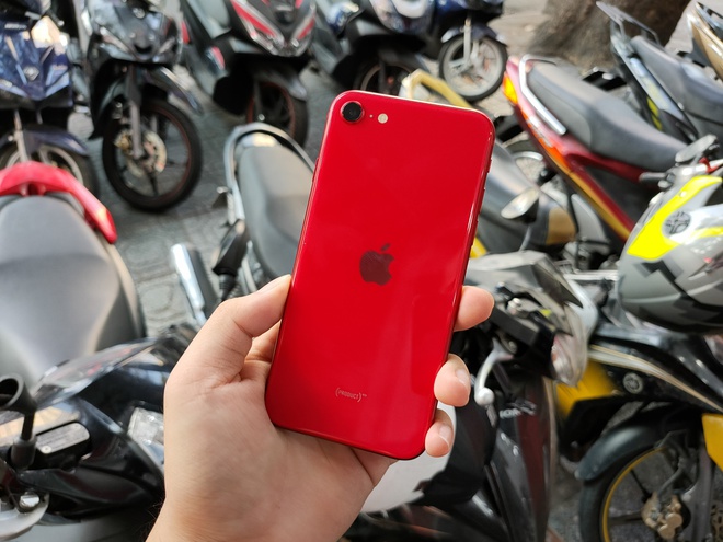 iPhone SE 2020 vua ve Viet Nam da giam gia manh hinh anh 1 afeda0d818aee2f0bbbf.jpg