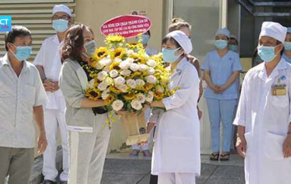 Bệnh 34 "siêu lây nhiễm" ở Bình Thuận cảm ơn y, bác sĩ sau khi được công bố khỏi bệnh