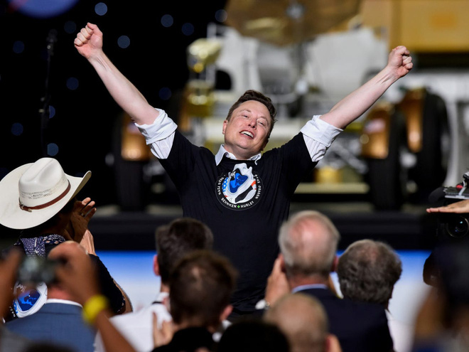  Đây là nỗi lo lớn nhất của Elon Musk dù SpaceX vừa đưa con người lên vũ trụ thành công - Ảnh 1.