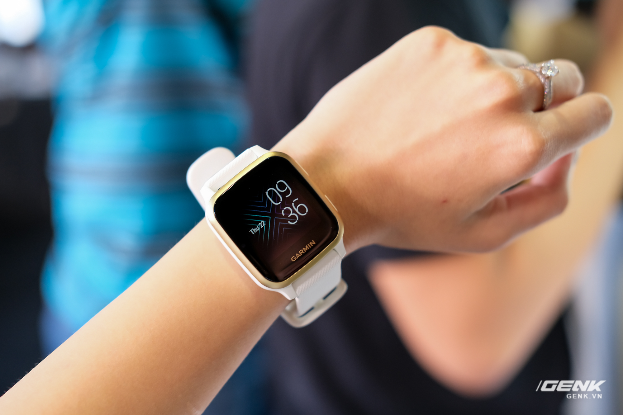 Cận cảnh smartwatch Garmin Venu Sq: Nhỏ nhắn, nhẹ đến nỗi đeo như không đeo, 20 chế độ luyện tập thể thao, đo được nồng độ Oxy trong máu, giá bằng 1 nửa bản Venu gốc - Ảnh 1.