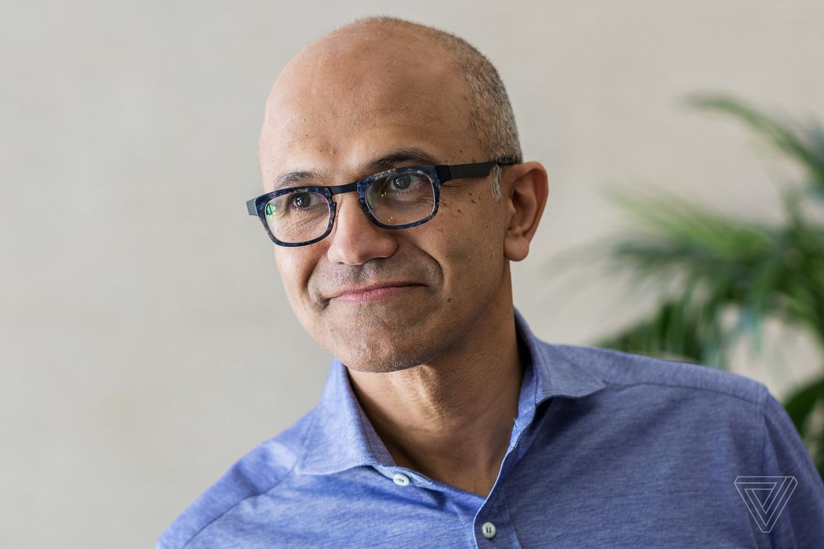 Satya Nadella nối gót Bill Gates, trở thành CEO kiêm Chủ tịch hội đồng quản trị của Microsoft - Ảnh 1.